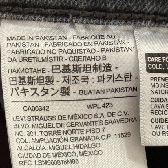 Levi”s Mile High Cropped Wide Leg Jean Size 29 x 27 Faded Black Button Fly - Picture 8 of 9